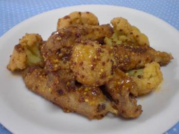 鶏手羽元とカリフラワーの粒ﾏｽﾀｰﾄﾞｿｰｽ煮写真